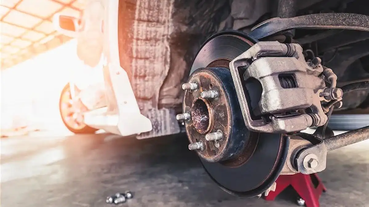 Brake Pads vs. Brake Shoes: The UAE Driver's Guide to Braking Systems