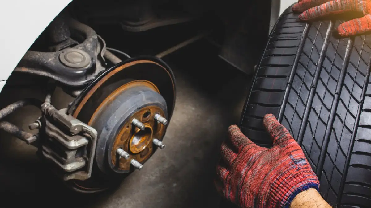 Critical Indicators Your Car Brakes Need Immediate Service and the Risks of Delaying